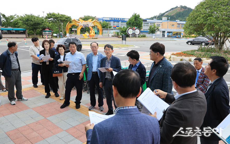 함평군은 함평군수직 인수위원회인 함평대전환 발전위원회가 지난 17일 함평자동차극장과 함평로컬푸드직매장, 함평군농산물종합가공센터를 잇달아 방문해 시설 운영 현황을 살펴보고 현장의 목소리를 청취했다고 18일 밝혔다. 사진제공=함평군