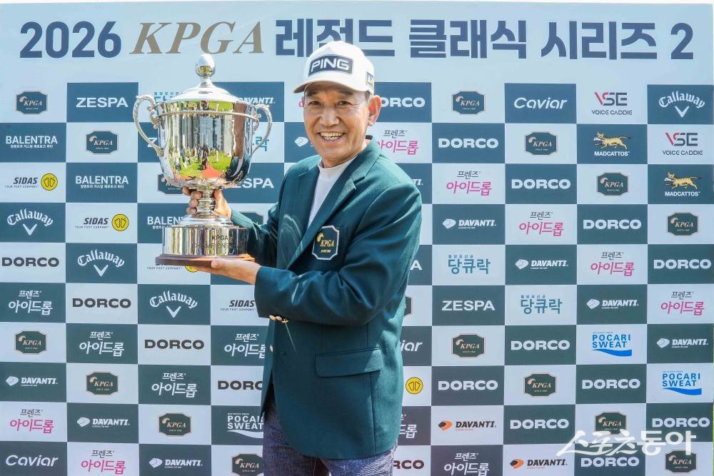 KPGA 레전드 클래식 시리즈 2 그랜드시니어 부문에서 정상에 오른 김종덕. 사진제공 | KPGA