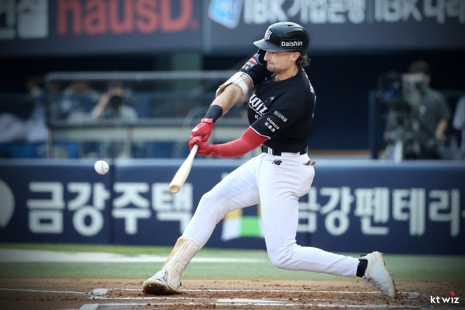 KT 샘 힐리어드(사진)은 ABS 적응에 어려움을 겪었지만, 이강철 감독의 믿음에 보답하며 서서히 반등하고 있다. 사진제공|KT 위즈