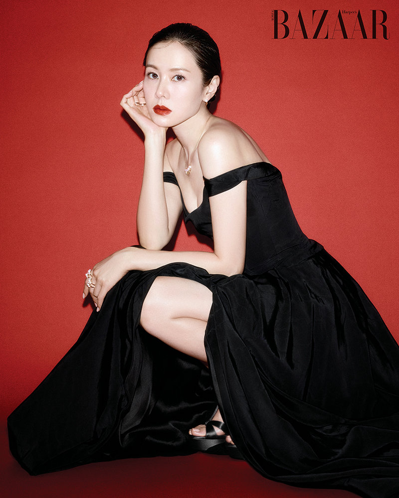 손예진, 44세 안 믿기는 드레스 자태 ‘시대 초월’ [화보]