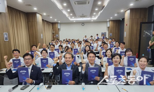 더불어민주당 경북도당이 제9회 전국동시지방선거 당선자와 입당자 등 소속 지방의원 64명을 대상으로 워크숍을 개최하고 있다. 사진제공 ㅣ 민주당 경북도당