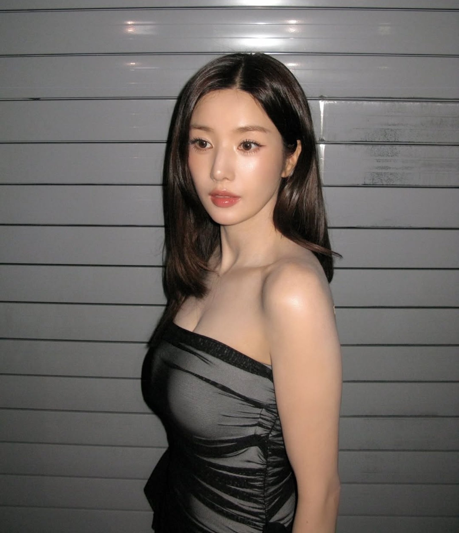 권은비, 시스루 드레스도 완벽 소화…우아美 폭발 [DA★]