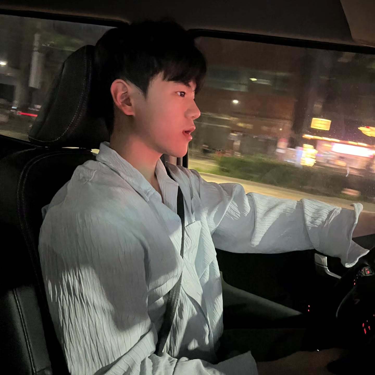 ‘윤민수 아들’ 윤후, 美 명문대 다니더니 운전도 척척…“무면허 아닙니다” [SD셀픽]
