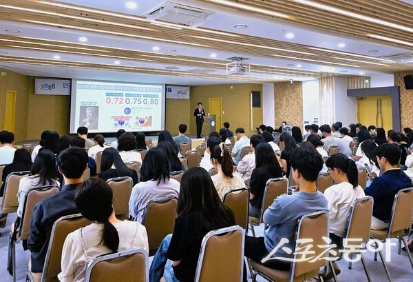장성군은 18일 군청 아카데미홀에서 공직자 200여 명을 대상으로 ‘인구 위기 대응을 위한 공직자 맞춤형 인구교육’을 실시했다고 밝혔다. 사진제공=장성군