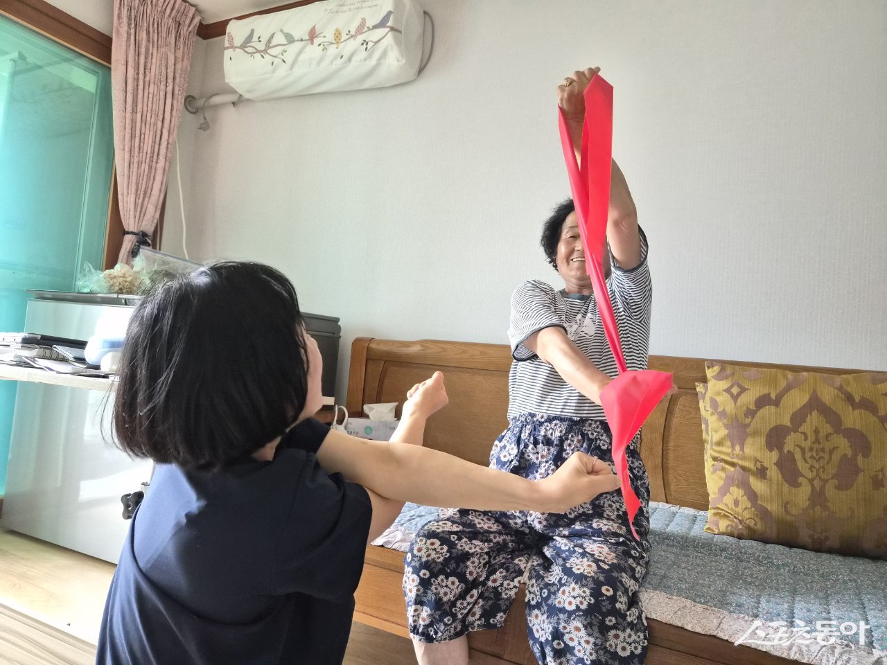 화순군은 재가 장애인을 위한 ‘방문재활서비스’를 운영 중이라고 밝혔다. 사진제공=화순군