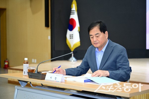 배낙호 김천시장이 민선9기 공약 세부실천계획 보고회를 주재하고 있다. 사진제공 ㅣ 김천시