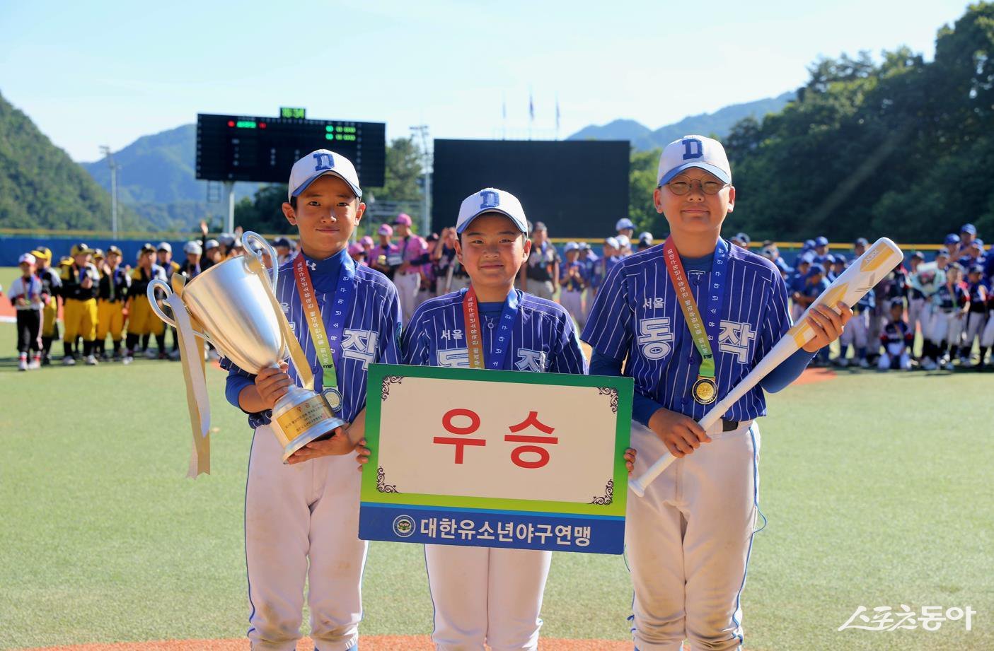 제2회 횡성한우리배 전국유소년야구대회 유소년(U-13) 청룡 우승을 차지한 동작구유소년야구단. 사진제공|대한유소년야구연맹