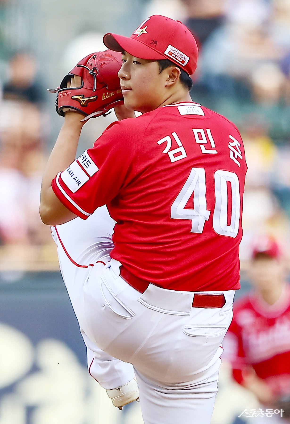 “신인 같지 않은 신인” SSG에 희망 던진 1라운더 김민준, ‘팀 타율 1위’ KT 잡고 데뷔 첫 승 [SD 수원 스타]