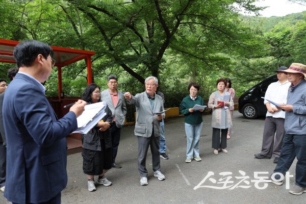 민선 9기 청도군수직 인수위원회가 주요 현안 사업 현장 현정 활동을 하고 있다. 사진제공 ㅣ 청도군