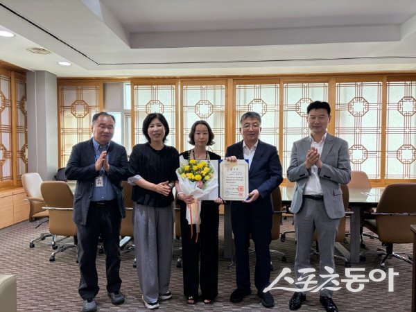 포항시 복지정책과 공정은 주무관이 ‘제39회 정보문화의 달 기념식’에서 정보문화 발전 유공 대통령 표창을 수상했다. 사진제공 ㅣ 포항시