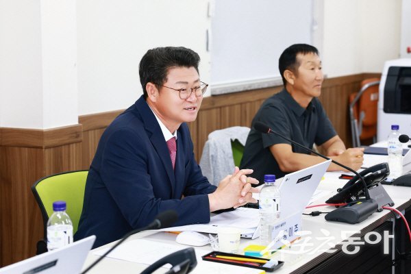 황이주 울진군수 당선인이 인수위원회 회의를 주재하고 있다. 사진제공 ㅣ 울진군