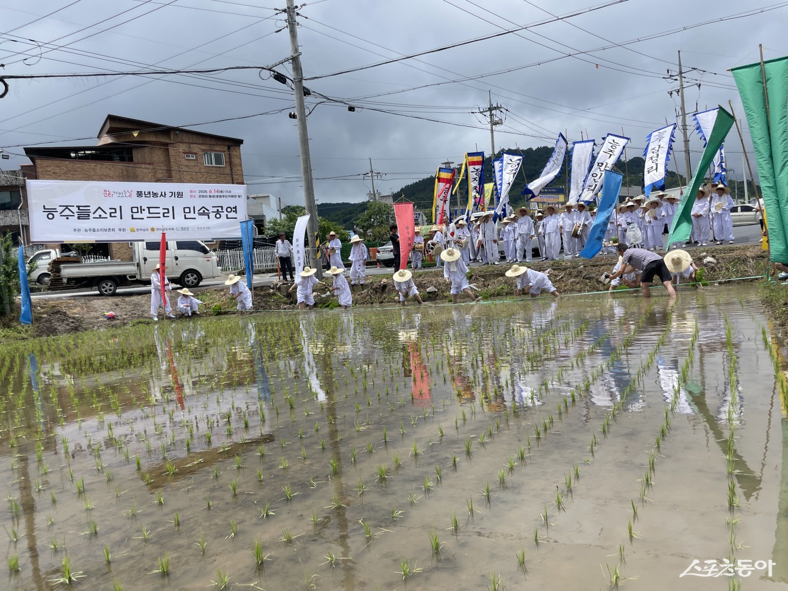 화순군은 오는 27일 오전 10시 30분 능주면 역사관과 관영리 들녘 일원에서 ‘능주들소리 만드리 민속공연’을 개최한다고 밝혔다. 사진제공=화순군
