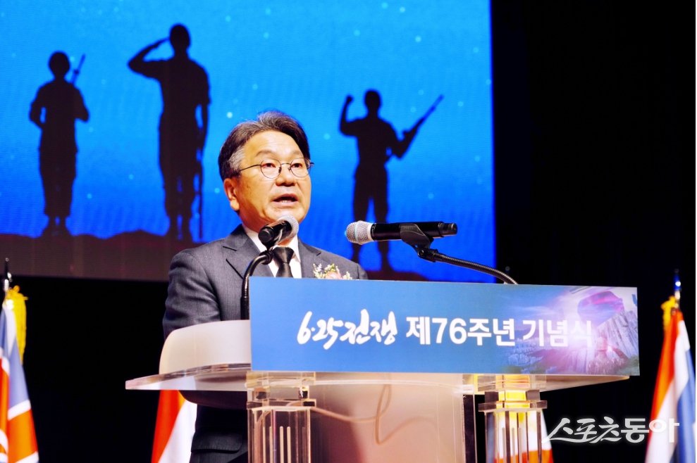 강기정 광주광역시장이 25일 오전 10시 남구 빛고을시민문화관에서 열린 ‘6·25전쟁 제76주년 기념식’에 참석해 기념사를 하고 있다. 사진제공=광주광역시