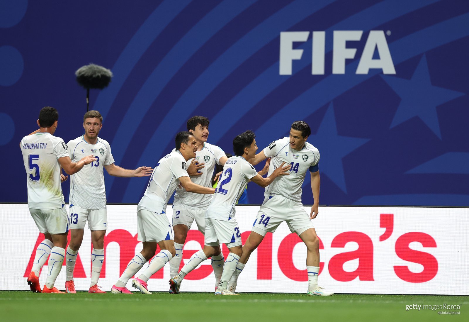 ‘형제의 나라’ 우즈벡, 콩고민주에 전반 1-0 라드→‘한국 기사회생?’