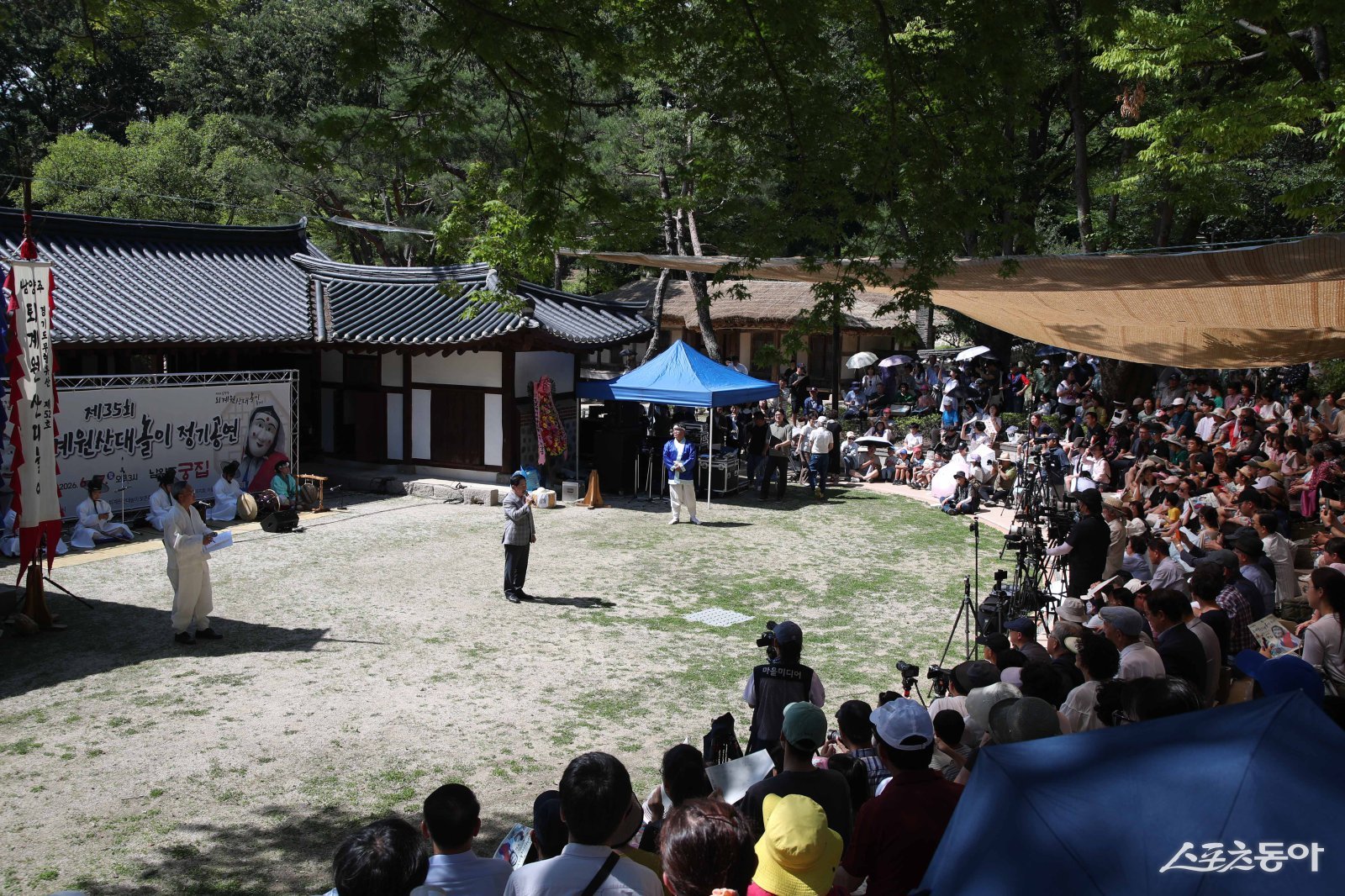 주광덕 시장이 지난 27일 남양주 궁집에서 ‘2026 퇴계원산대놀이 축제’에서 인사말을 하고 있다. 