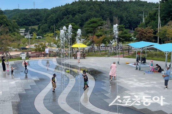 영주시가 7월 7일부터 천지인전통사상체험관 야외 바닥분수를 운영한다. 사진제공 ㅣ 영주시