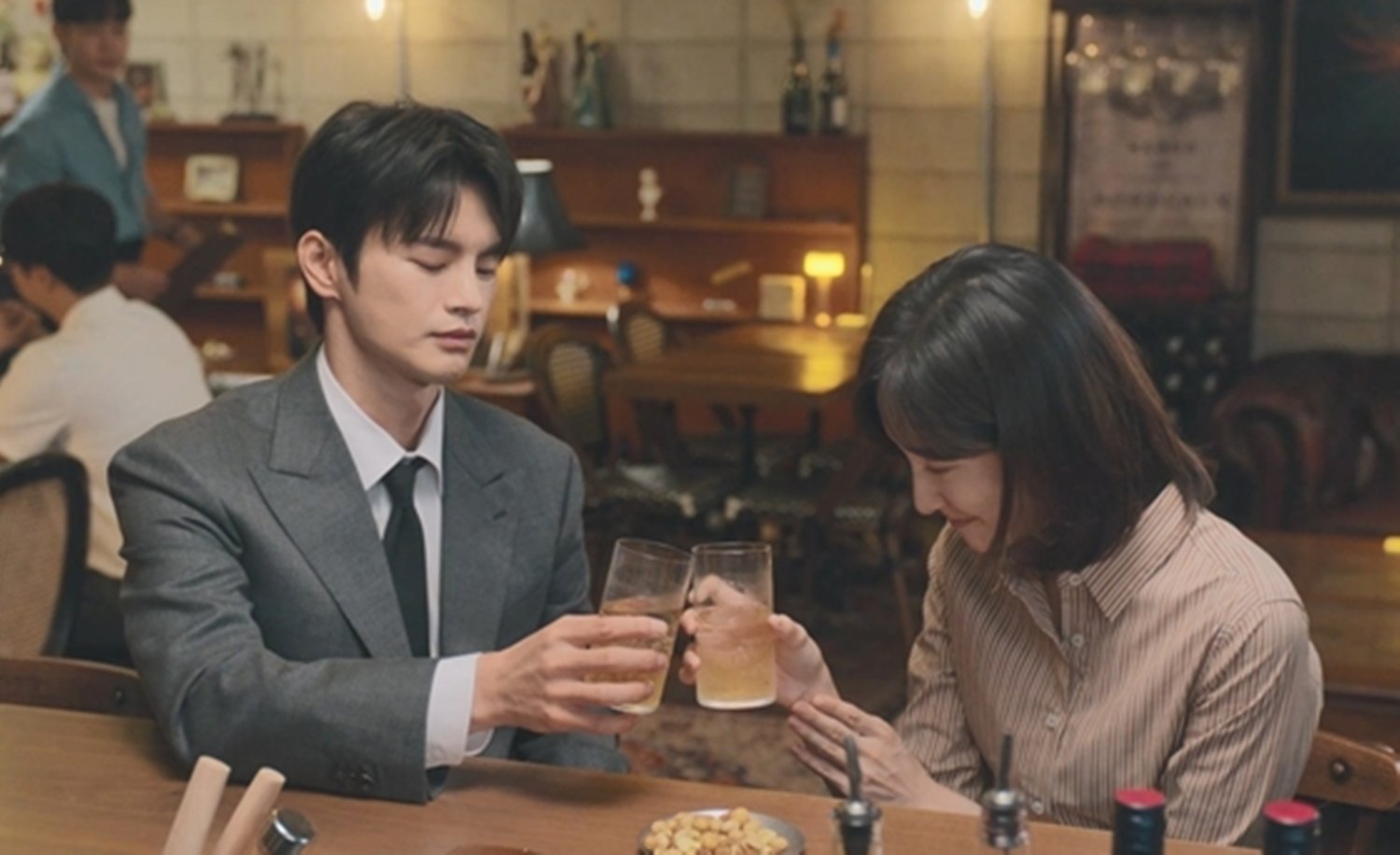 서인국♥박지현 회사 밖에서도…가까워졌다 (내일도 출근)