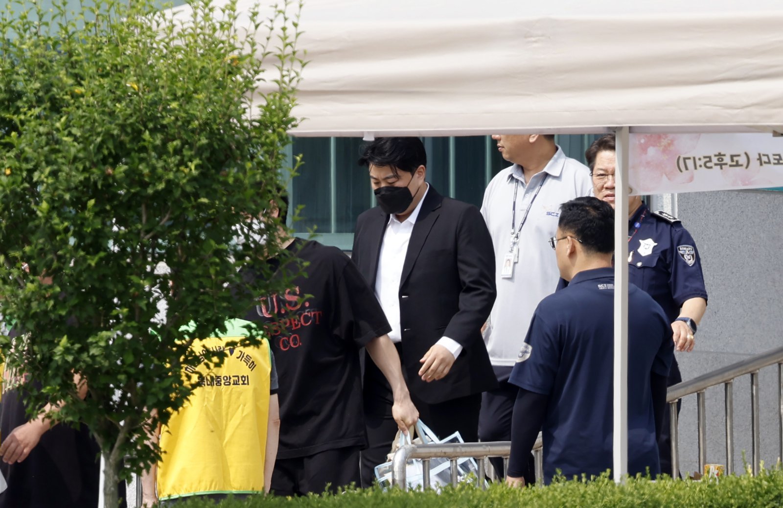 김호중, 가석방 후 첫 심경 “죄송하다…잔여 형기 끝까지 채우겠다”