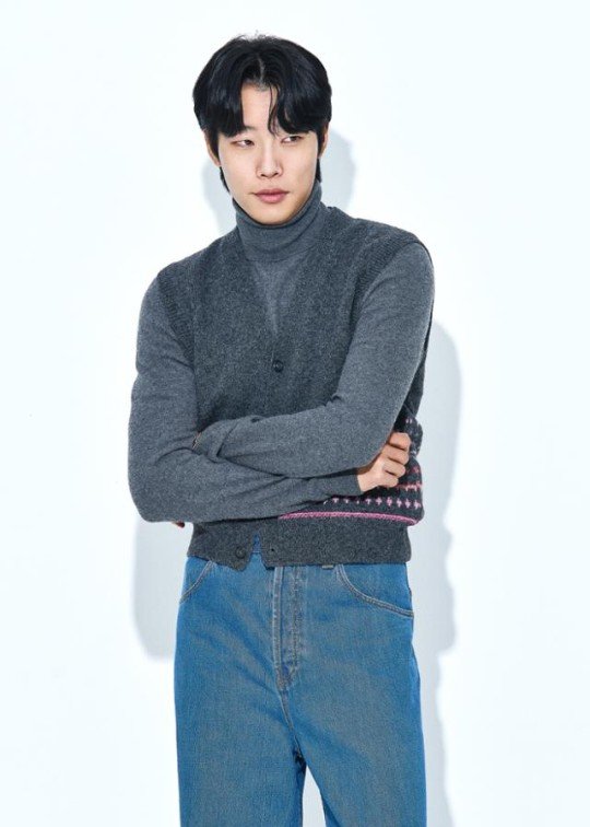 류준열, 갤럭시코퍼레이션으로 이적…‘지디·송강호 한솥밥’[공식]