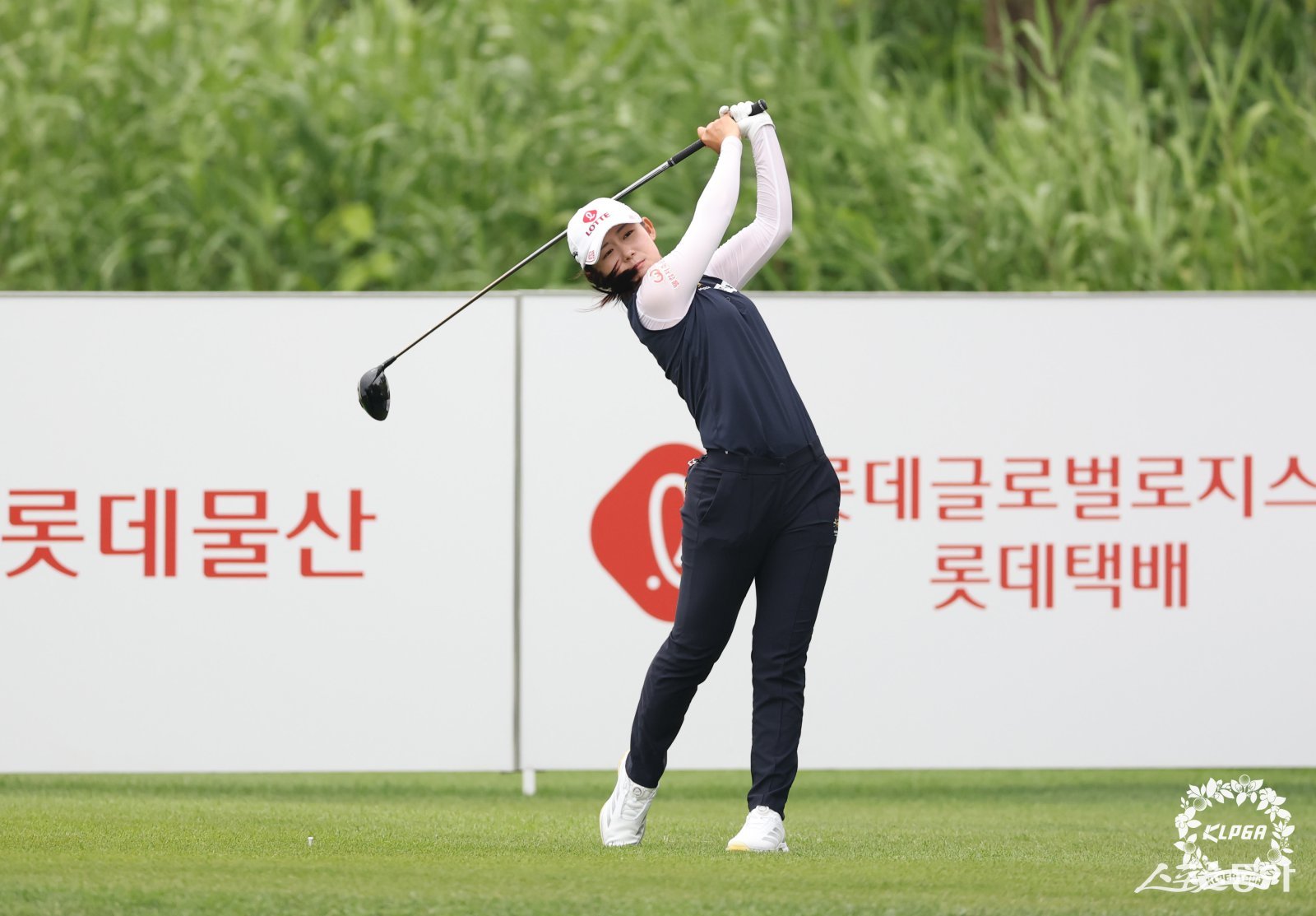 롯데 오픈 1라운드 13번 홀에서 티샷을 하고 있는 황유민. 사진제공 | KLPGA