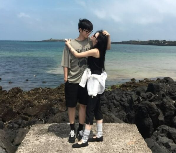 그리, ♥여자친구와 제주 데이트 공개…머리 쓰다듬는 달달 스킨십