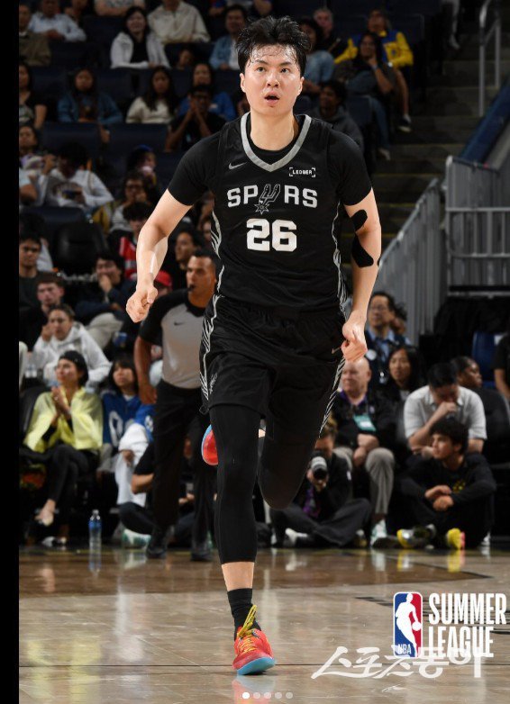 샌안토니오 스퍼스 소속으로 NBA 서머리그서 활약하고 있는 이현중 사진출처|NBA G리그 SNS