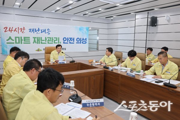 최유철 의성군수가 ‘물놀이 안전관리 및 여름철 종합대책 실무회의‘를 주재하고 있다. 사진제공 ㅣ 의성군