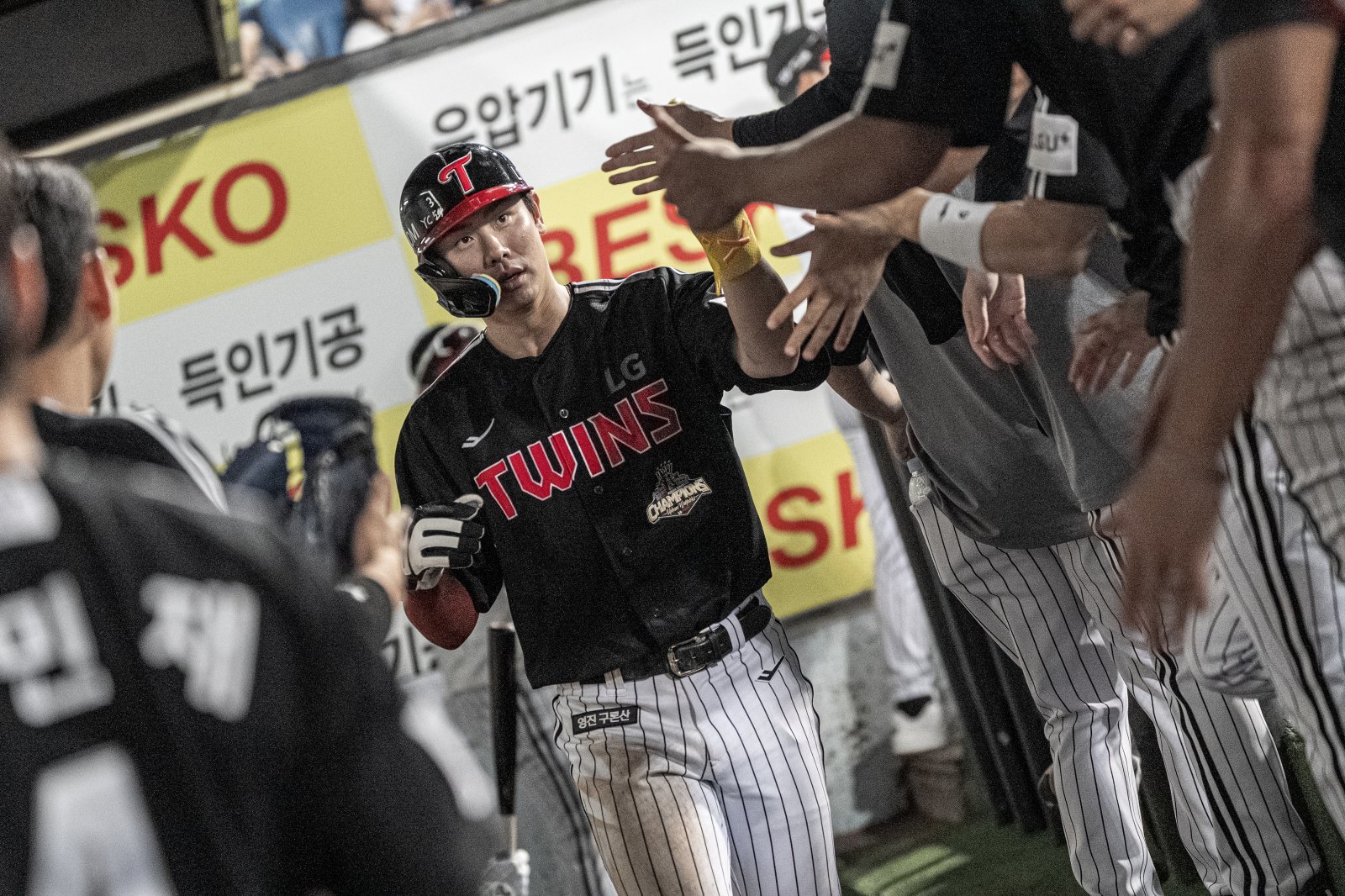 ‘2사 후 6득점’ 집중력 돋보인 LG, 하루만에 1위 탈환…전반기 1위 결정전은 9일로! [SD 대구 라이브]