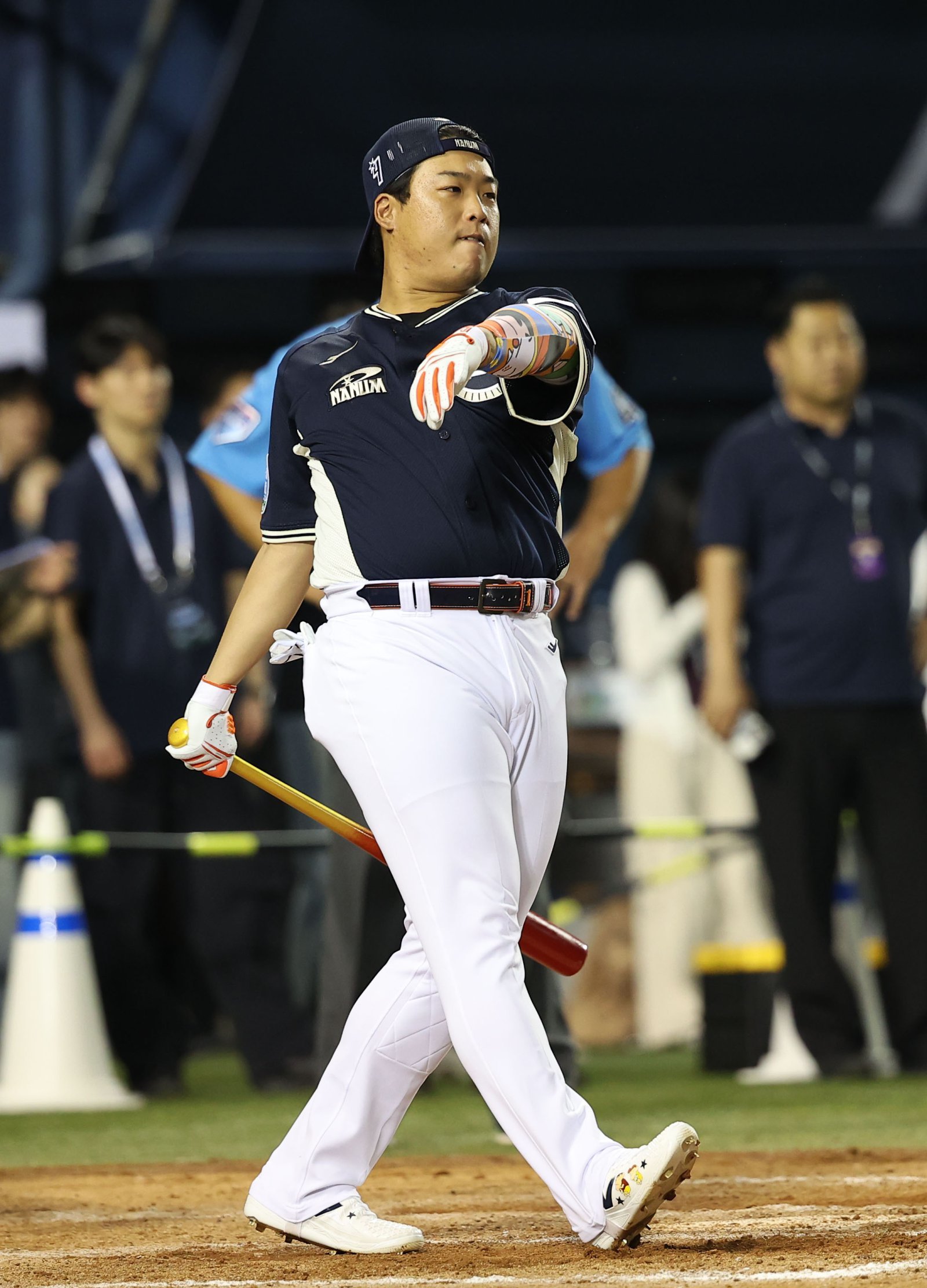 한화 강백호가 10일 잠실구장서 열린 ‘2026 신한 SOL KBO 올스타전’ 컴투스프로야구 홈런더비 결승서 힘차게 스윙하고 있다. 잠실｜뉴시스