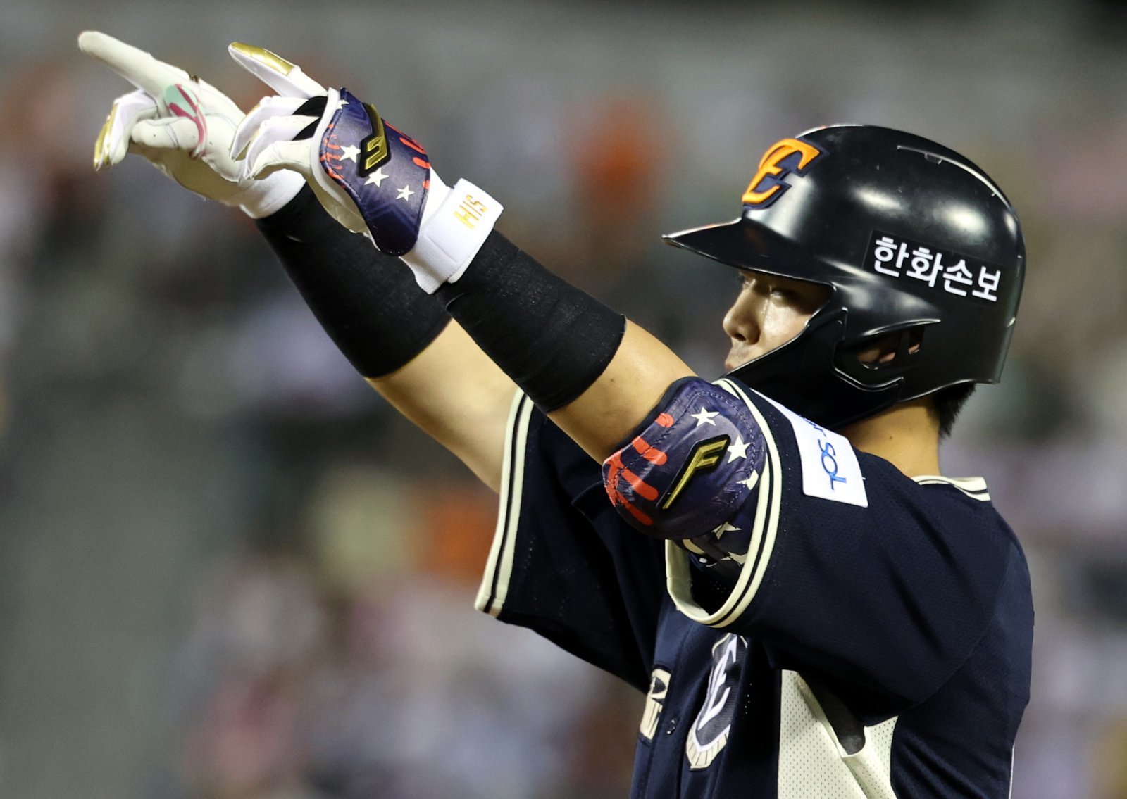 한화 허인서가 11일 잠실구장서 열린 ‘2026 신한 SOL KBO 올스타전’서 7회초 좌전 안타를 친 뒤 세리머니하고 있다. 잠실｜뉴시스