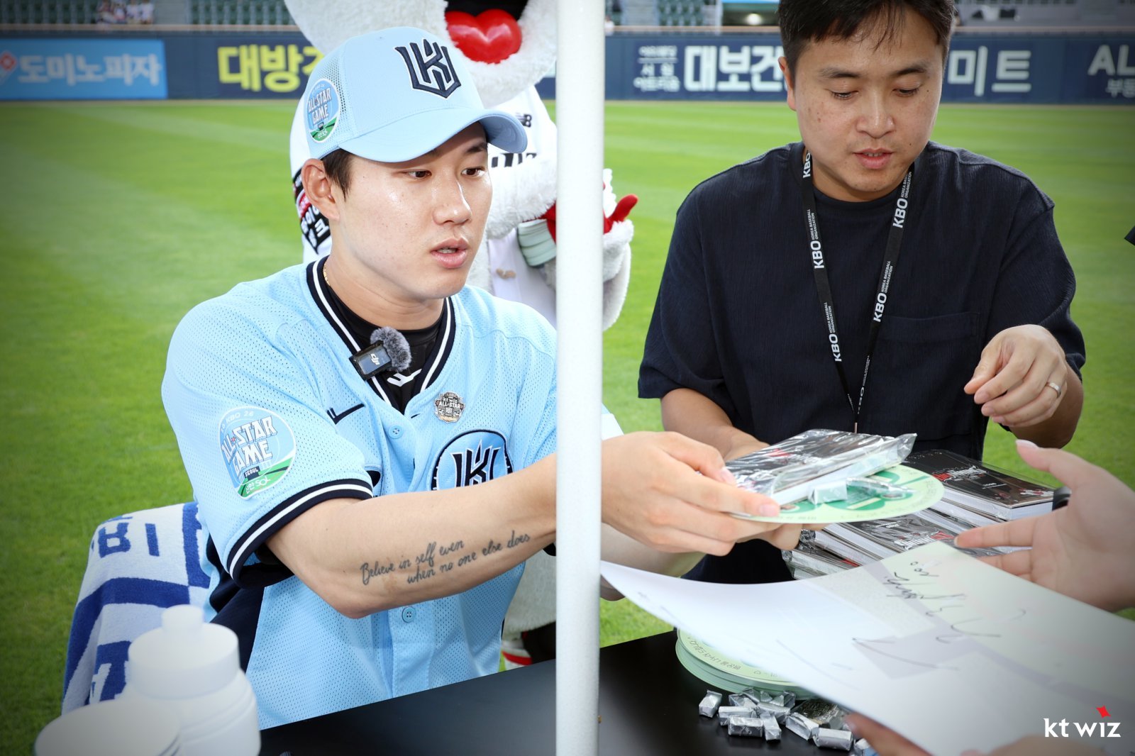 ‘팬 퍼스트’는 역시 KT!…마지막 잠실구장 올스타전 수놓았다