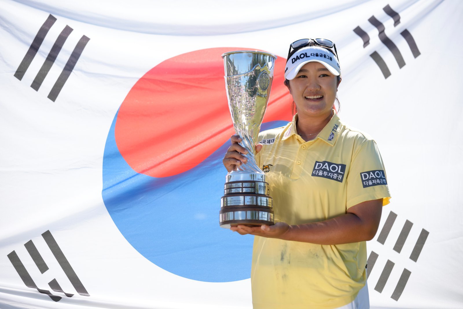 유해란 연장 접전 끝 헨더슨 따돌리고 메이저 2연승 쾌거…넬리 코다와 함께 양강 체제 구축
