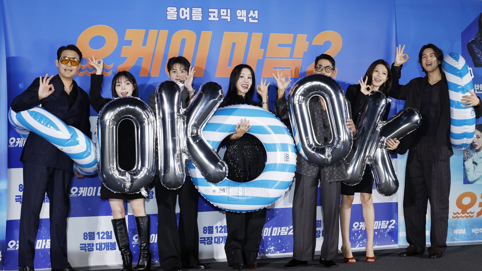 [서울=뉴시스] 김혜진 기자 = 배우 박성웅(왼쪽부터), 박진주, 려운, 엄정화, 배정남, 최수영, 이상윤이 13일 서울 용산구 CGV용산아이파크몰에서 열린 영화 ‘오케이마담2’ 제작보고회에서 포즈를 취하고 있다. 2026.07.13. jini@newsis.com
