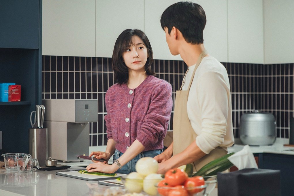 서인국♥박지현 손잡고 포옹하고 홈데이트 포착 (내일도 출근)