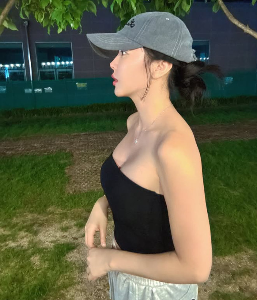 40대 홍진영 근황, 과감히 드러낸 어깨 ‘미모 놀라워’