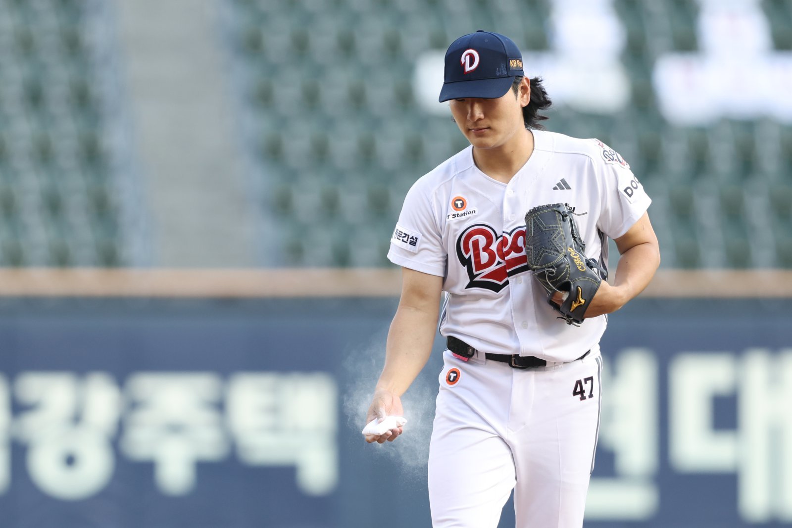 “원준이 형과 함께한다는 마음”…글러브로 공유한 책임감, 에이스로 성장한 곽빈 [SD 베이스볼 피플]
