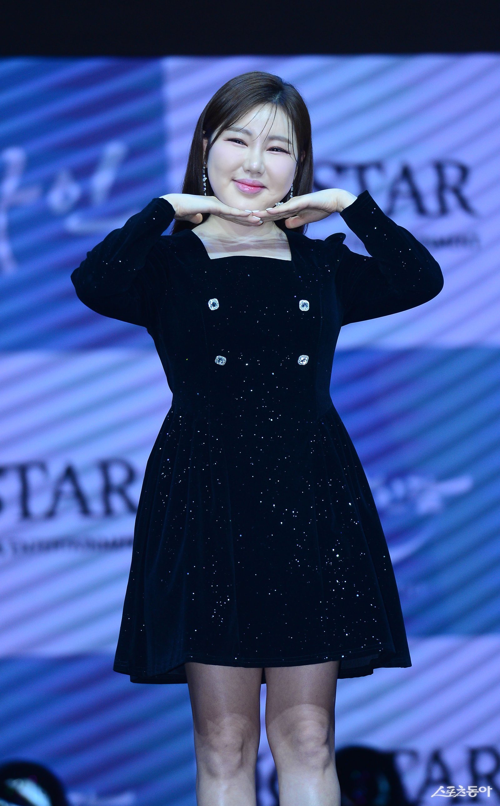 역시 송가인! 스태프에 용돈 쐈다…깜짝 라이브까지 ‘훈훈’