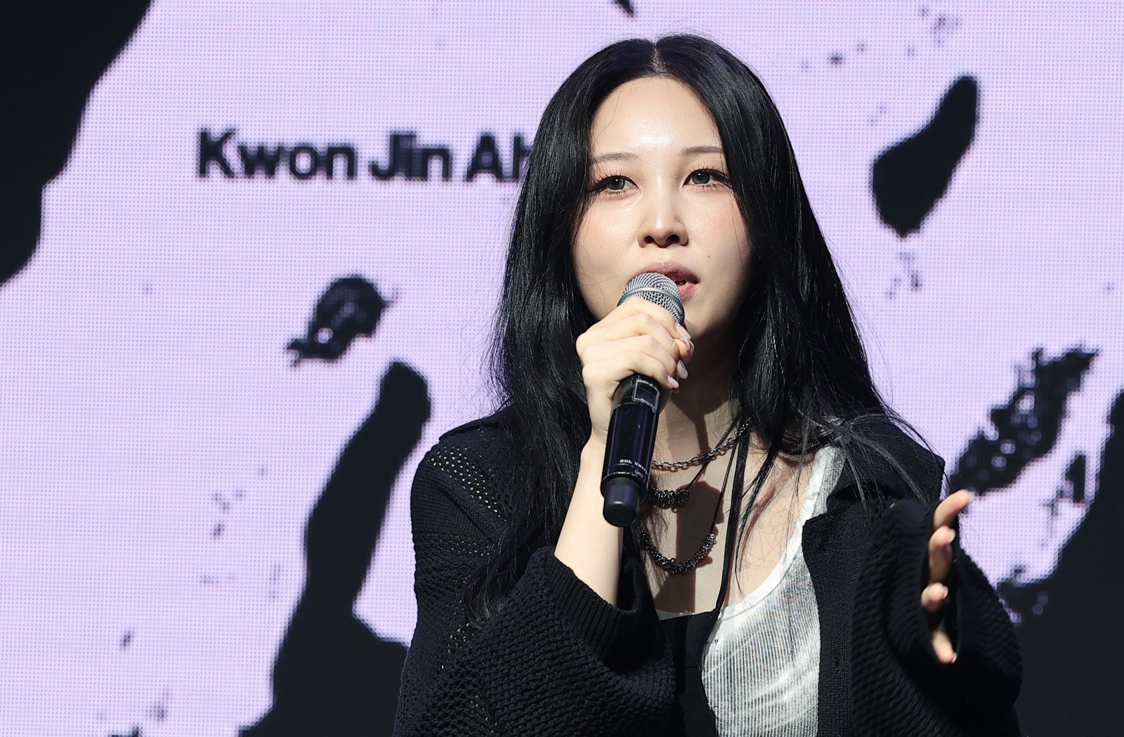 권진아, 록으로 꺼낸 깊은 내면…“위로와 공감 전하고 싶었다” (종합)[DA현장]