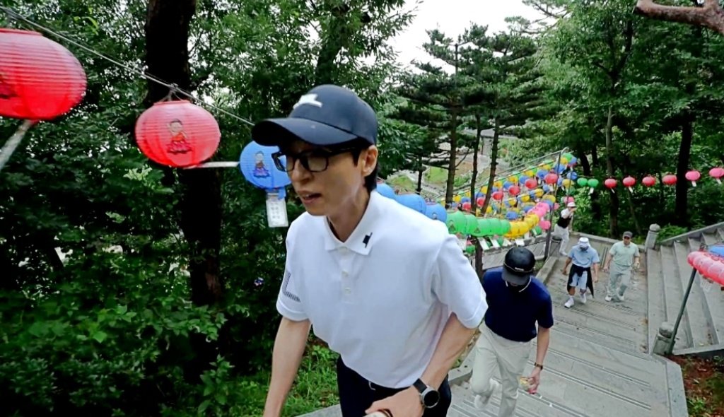 유재석, 419개 계단도 거뜬…스태프까지 추월한 강철 체력 (놀뭐)