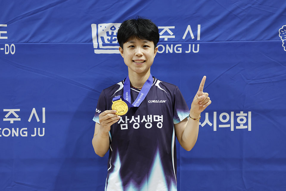 삼성생명 주천희가 18일 경북 경주체육관서 열린 대통령기 여자일반부 단식서 우승한 뒤 기뻐하고 있다. 사진제공│대한탁구협회