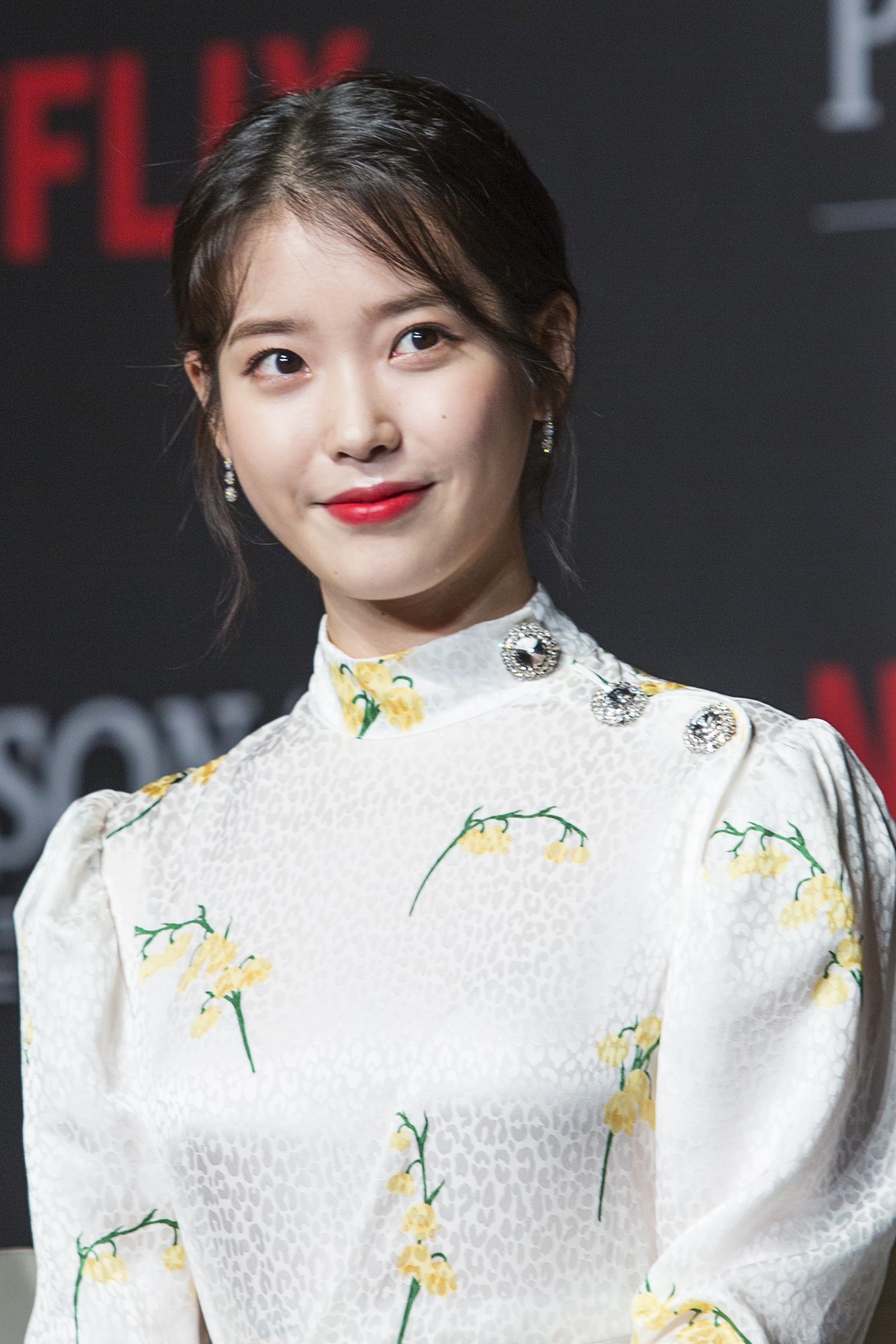 아이유 “이관개방증 악화”…콘서트·앨범 연기 직접 고백