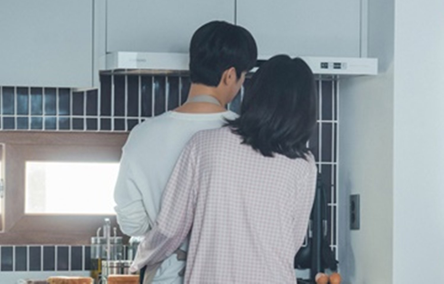 서인국♥박지현 이젠 아침도 함께…백허그 포착 (내일도 출근)