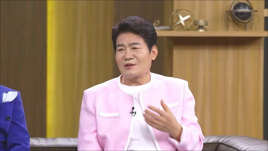 진성 “은행 못 믿어 1억 원을 침대 밑에…” (데이앤나잇)