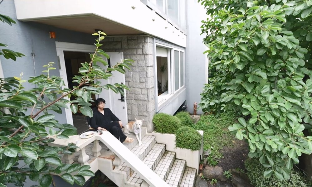 ‘나 혼자 산다’ 던, 자취 4년 차 2층 단독주택 공개…소울메이트 정체는?