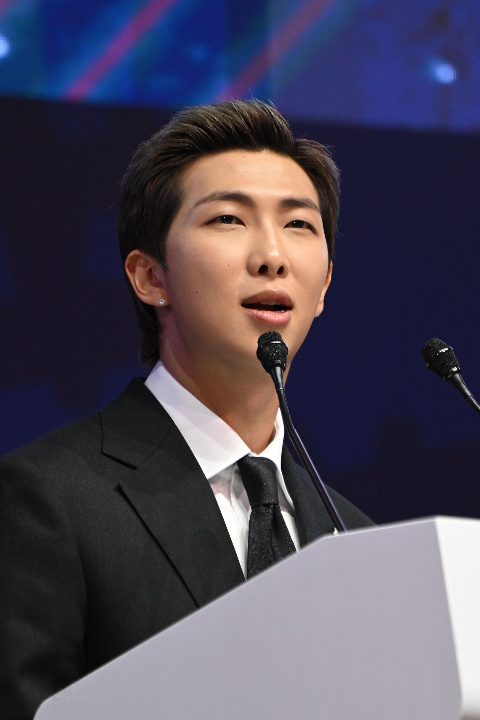 “인생의 절반을 함께” RM이 밝힌 BTS 리더로 사는 법