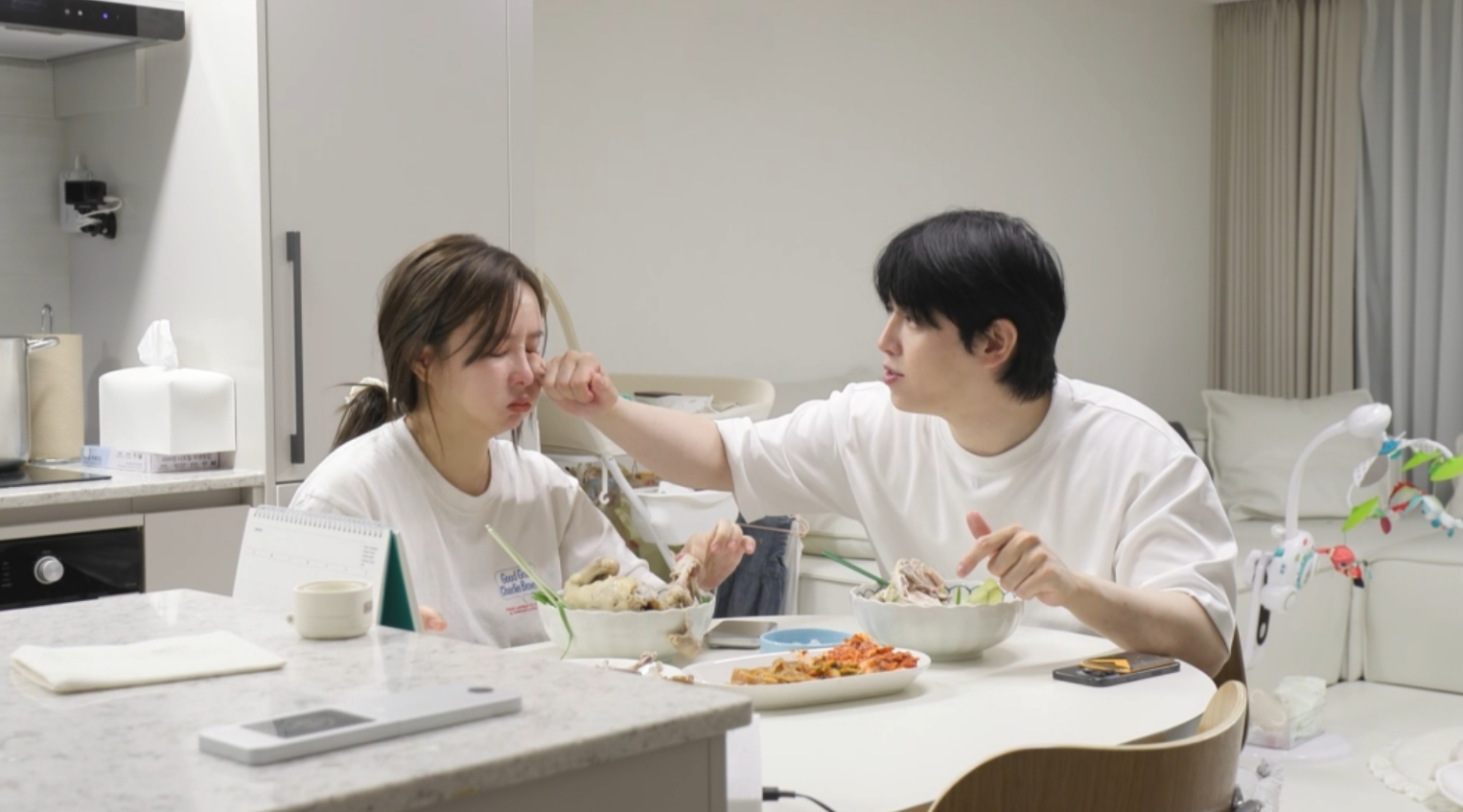 은가은♥박현호, 이혼설 후 첫 신혼 공개…삼계탕 먹다 눈물 (살림남2)