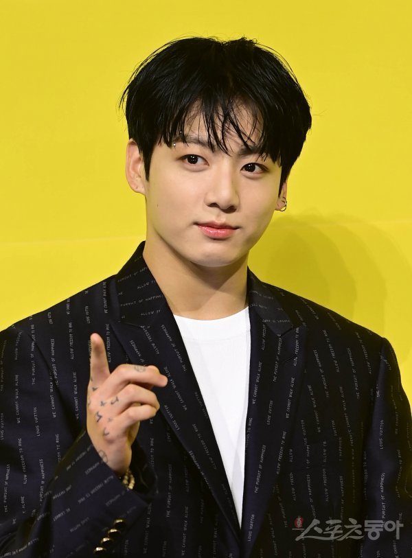 BTS 정국, 완판 넘어 극장가까지…확장하는 ‘정국 픽’
