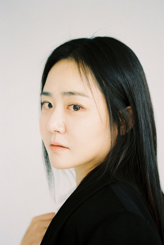 문근영, 7세 연상 배우 정평과 결혼…자필 편지로 직접 발표