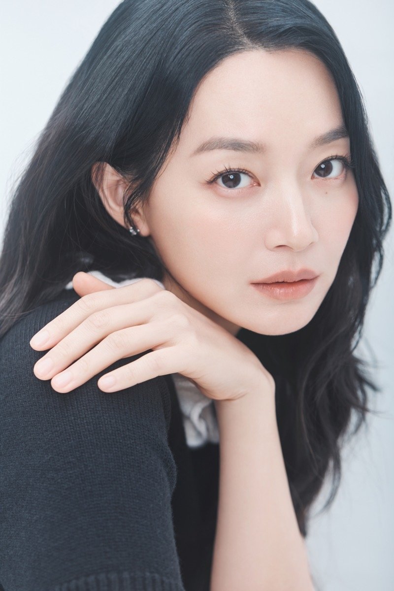 신민아, ‘눈동자’ 흥행 이어 ‘재혼 황후’…하반기 활약 잇는다