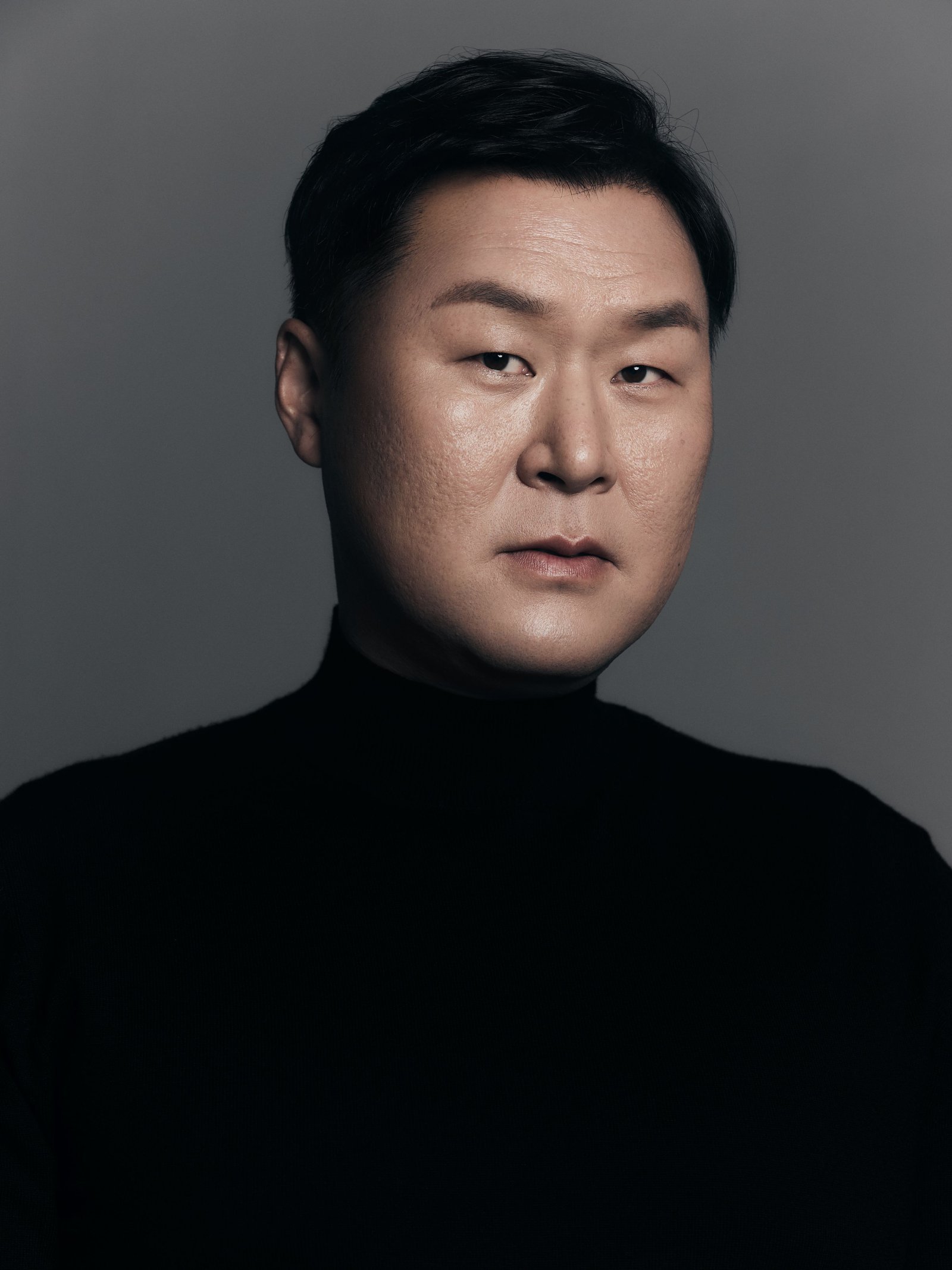 ** 20년 무명 윤경호가 말하는 '로또 같은 인기', 진정한 행운은 꾸준함에서 온다!
**